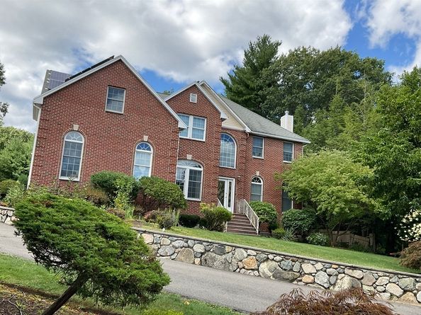 7 Homeland Cir, Saugus MA 01906