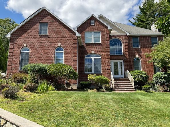 7 Homeland Cir, Saugus MA 01906