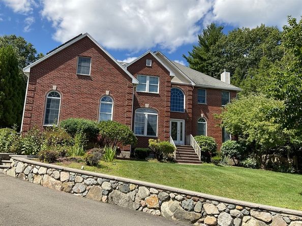 7 Homeland Cir, Saugus MA 01906