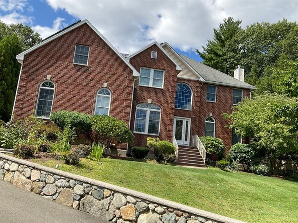7 Homeland Cir, Saugus MA 01906