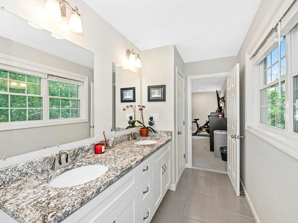 48 Old Elm St, Billerica MA 01862