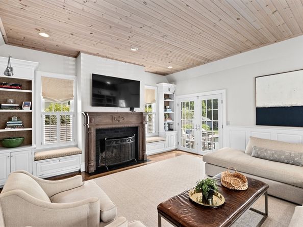 11 Beach St, Cohasset MA 02025