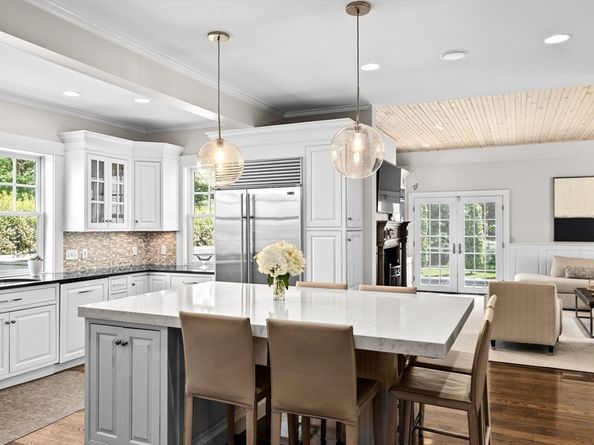 11 Beach St, Cohasset MA 02025