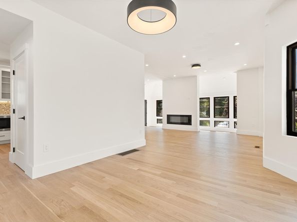 94 Lexington St, Watertown MA 02472