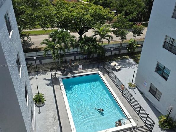 13500 NE 3rd Ct 423, North Miami FL 33161