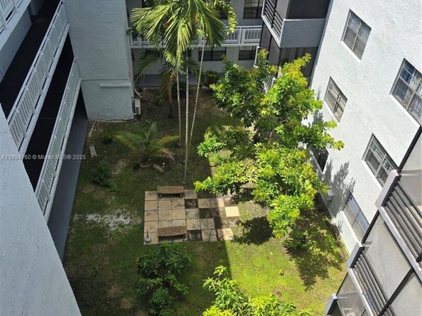 13500 NE 3rd Ct 423, North Miami FL 33161