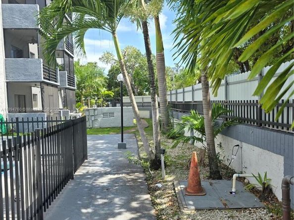 13500 NE 3rd Ct 423, North Miami FL 33161