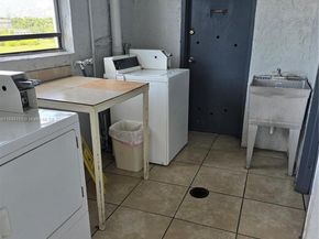 13500 NE 3rd Ct 423, North Miami FL 33161