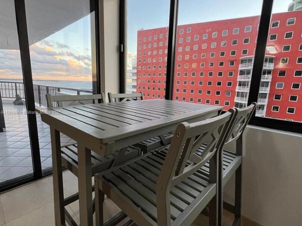 1581 Brickell Ave 2005, Miami FL 33129