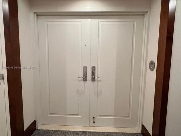 1581 Brickell Ave 2005, Miami FL 33129