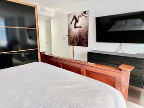 1581 Brickell Ave 2005, Miami FL 33129