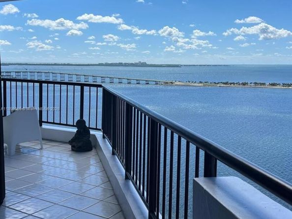 1581 Brickell Ave 2005, Miami FL 33129