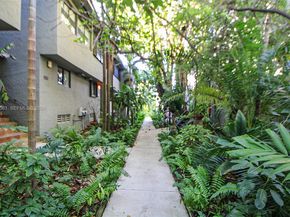 1000 NW N River Dr 20, Miami FL 33136