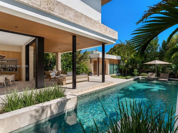 2145 Meridian Ave, Miami Beach FL 33139