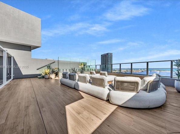 1300 S Miami Ave UPH2, Miami FL 33130