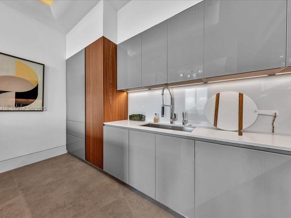 1300 S Miami Ave UPH2, Miami FL 33130