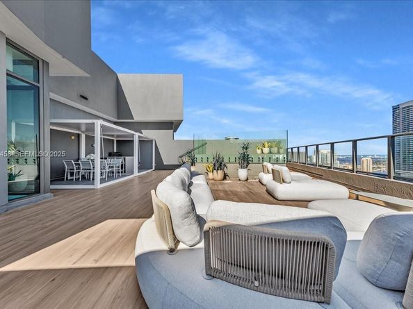 1300 S Miami Ave UPH2, Miami FL 33130