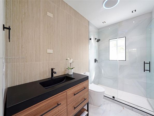 1851 NW 32nd Ave, Miami FL 33125