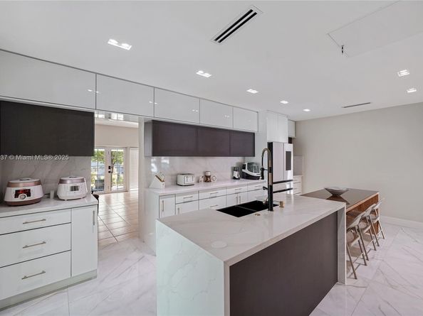 1851 NW 32nd Ave, Miami FL 33125