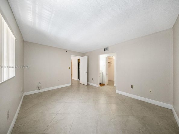 5249 NW 7th St 103, Miami FL 33126
