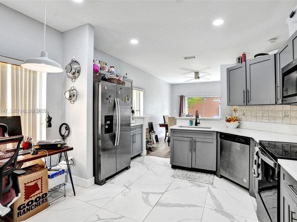 1201 NW 192nd Ln, Pembroke Pines FL 33029