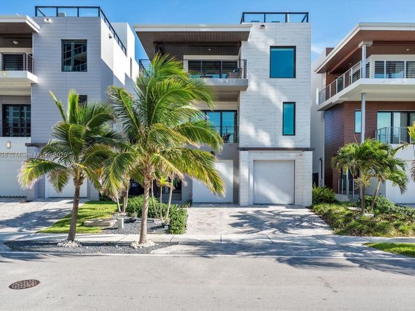 332 Balboa St, Hollywood FL 33019