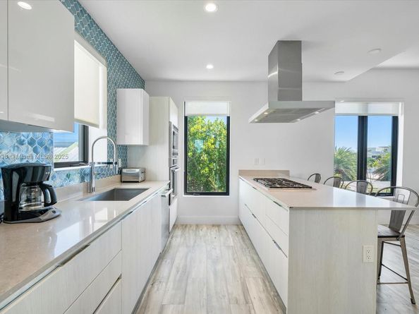 332 Balboa St, Hollywood FL 33019