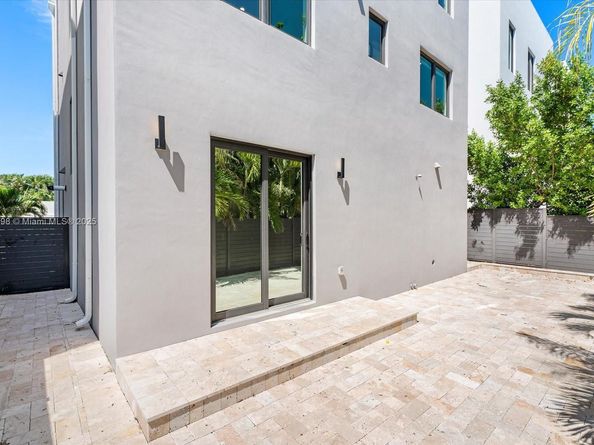332 Balboa St, Hollywood FL 33019