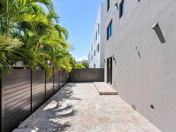 332 Balboa St, Hollywood FL 33019