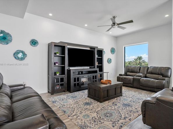 332 Balboa St, Hollywood FL 33019