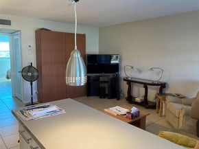 5300 Washington St N117, Hollywood FL 33021