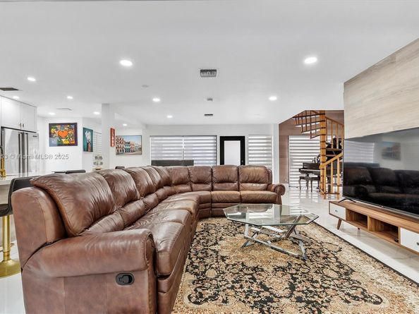 3375 NE 20th Ave, Oakland Park FL 33306