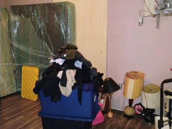 2324 NW 35th St, Miami FL 33142