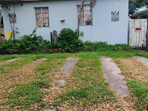 2324 NW 35th St, Miami FL 33142