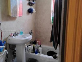 2324 NW 35th St, Miami FL 33142