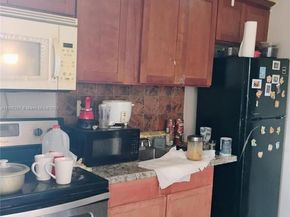 2324 NW 35th St, Miami FL 33142