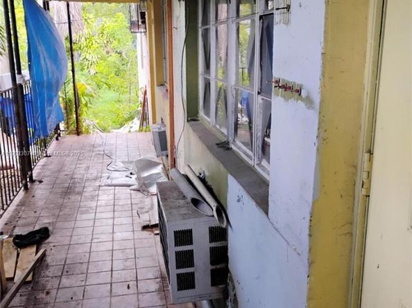 2324 NW 35th St, Miami FL 33142