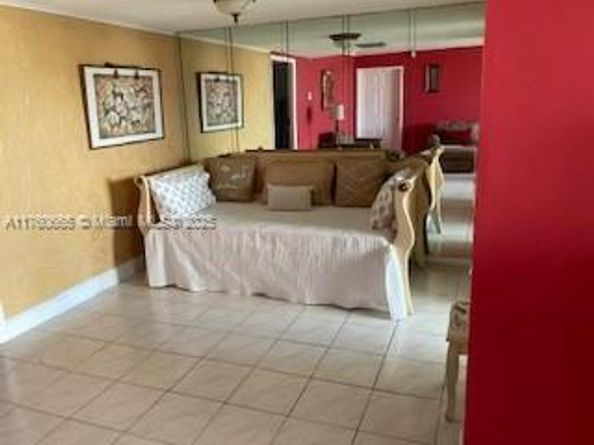 100 W Golden Isles Dr 811, Hallandale Beach FL 33009