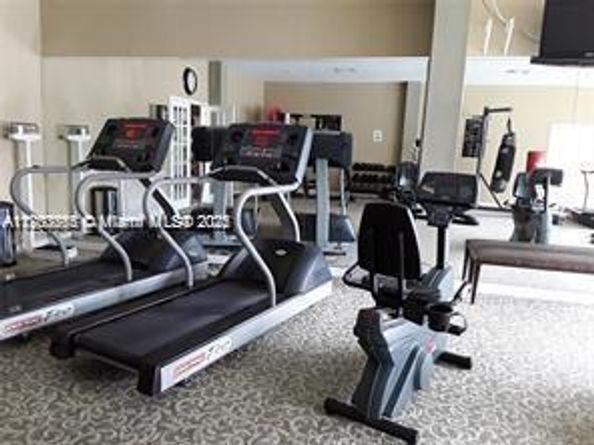 100 W Golden Isles Dr 811, Hallandale Beach FL 33009