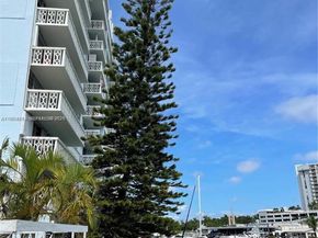 13155 Ixora Ct 901, North Miami FL 33181