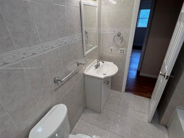 2605 NW 47th Ter 103, Lauderdale Lakes FL 33313