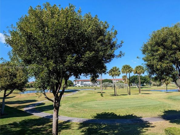 850 SW 133rd Ter 202B, Pembroke Pines FL 33027