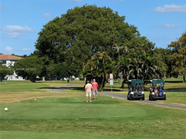 850 SW 133rd Ter 202B, Pembroke Pines FL 33027