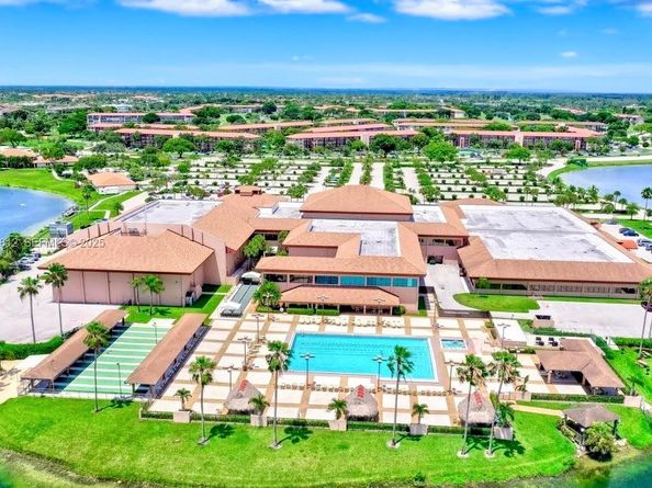 850 SW 133rd Ter 202B, Pembroke Pines FL 33027