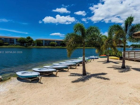 850 SW 133rd Ter 202B, Pembroke Pines FL 33027