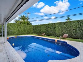 21015 NE 19th Ct, Miami FL 33179