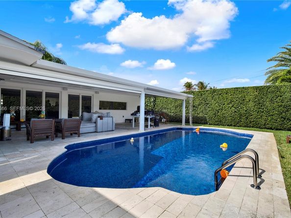 21015 NE 19th Ct, Miami FL 33179