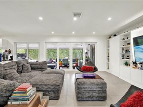 21015 NE 19th Ct, Miami FL 33179