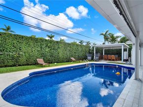 21015 NE 19th Ct, Miami FL 33179