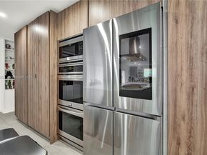 21015 NE 19th Ct, Miami FL 33179